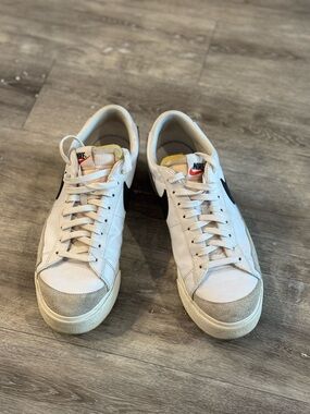 Nike Men’s White Sneakers with Black Swoosh and Gray Suede Accents